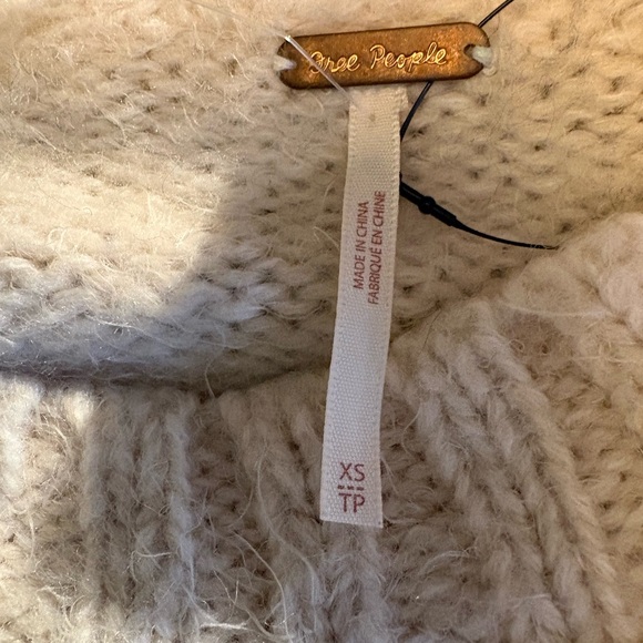 Free People Snowbird Cropped Sweater. Oversized - Picture 7 of 10